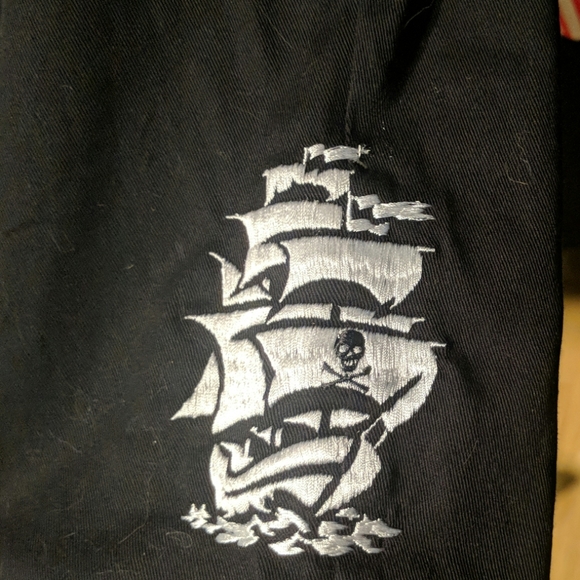 Y2K Red & White Stripe Cuffed Black Pirate Capris - Picture 3 of 5